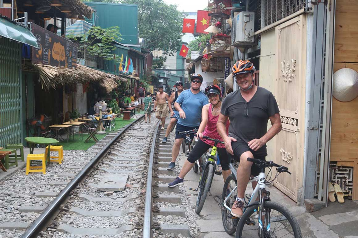 The Turquoise Trail: A Definitive Guide to the Vietnam Coast Cycling Tour